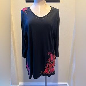 XL tunic 3/4 sleeves with beautiful embroidery,